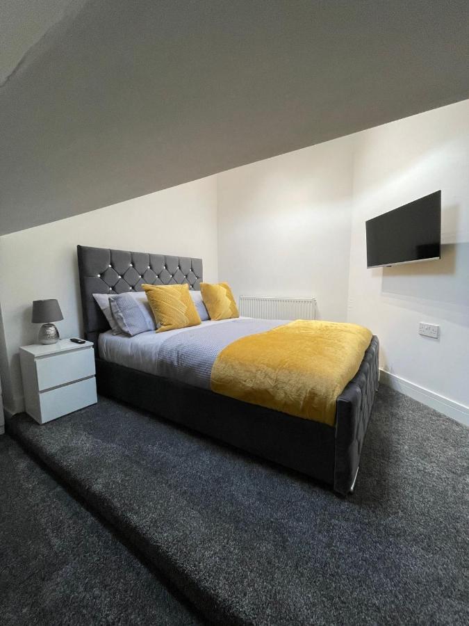 Newly Refurbished Clarendon Apartments, Free Wifi, Parking Apartment Blackpool