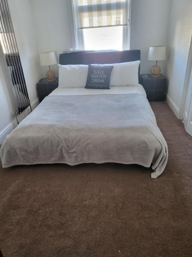 140 Bond Guest house