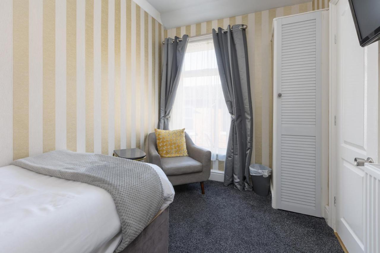 Hotel Adelaide - Town Centre - Opposite Winter Gardens Blackpool