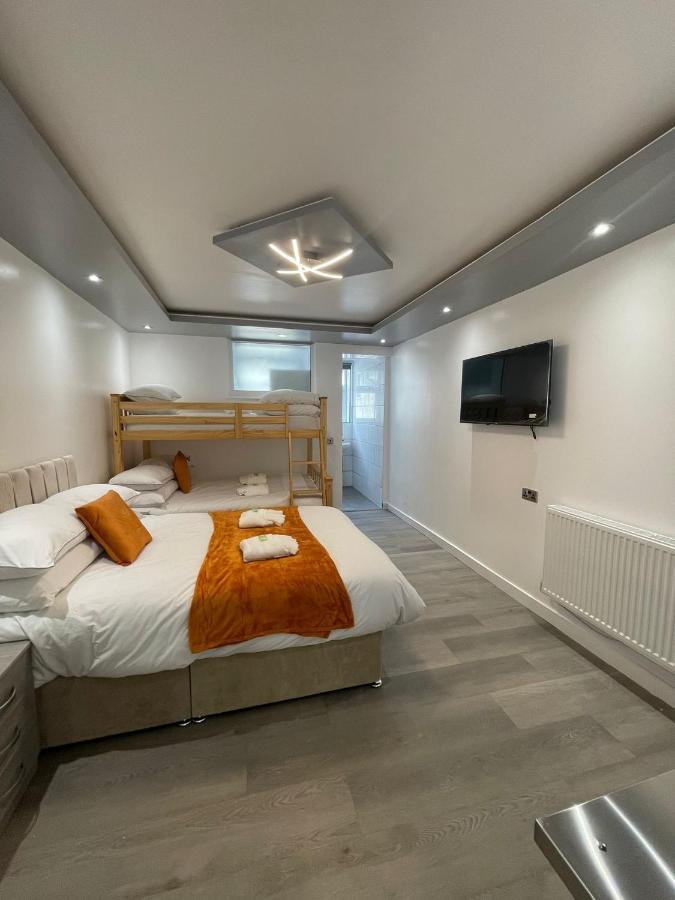 Guest house Araan House -families And Couples Only