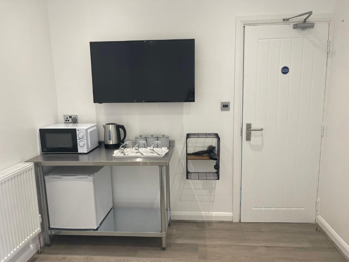 Araan House -families And Couples Only * Blackpool