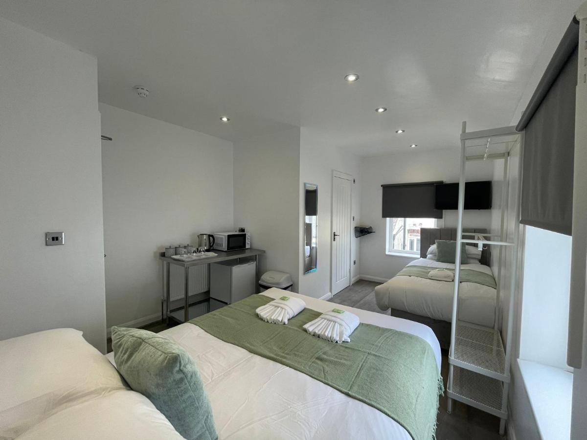 Araan House -families And Couples Only Blackpool