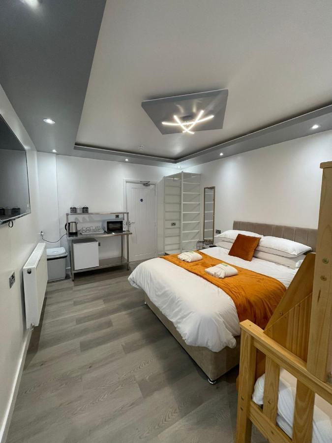 Araan House -families And Couples Only *