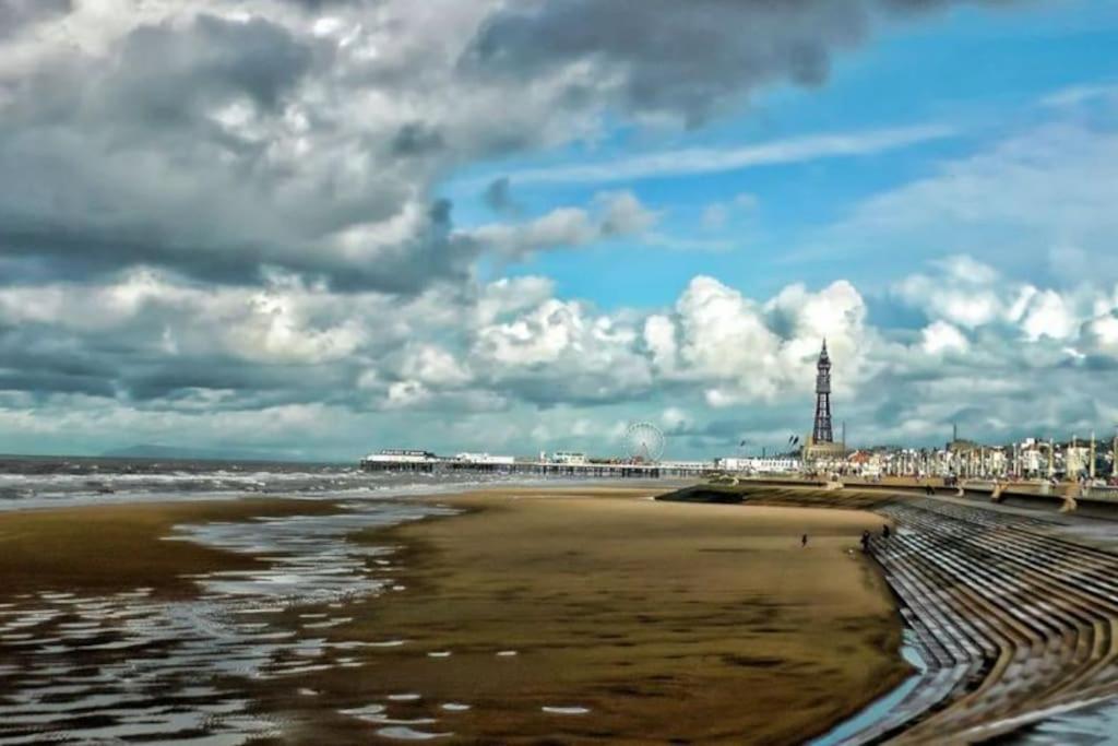 Large 2 Bed Private Central & Near The Beach With Parking! *