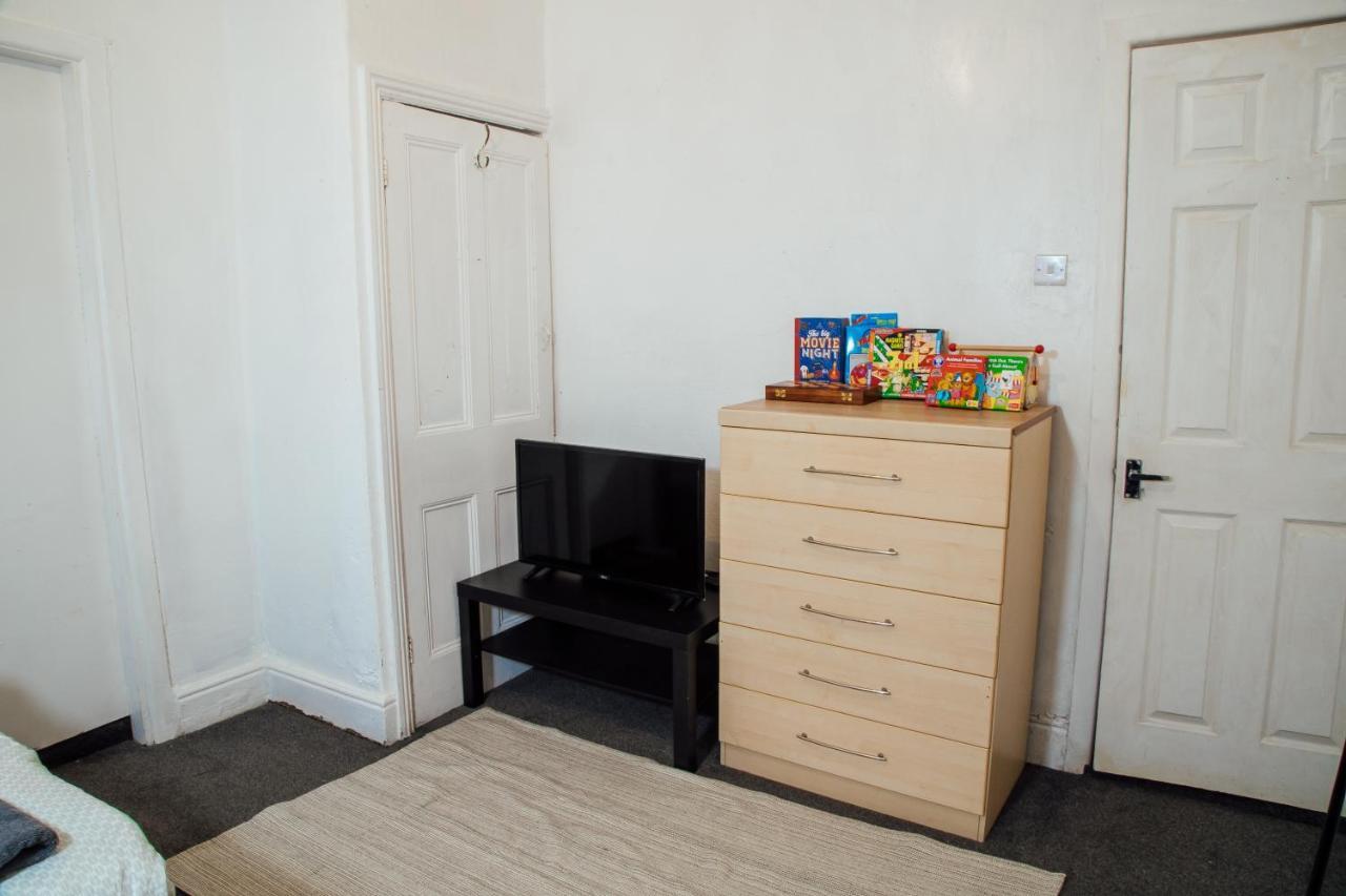 Large 2 Bed Private Central & Near The Beach With Parking! Blackpool
