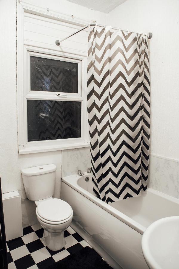 Apartment Large 2 Bed Private Central & Near The Beach With Parking! Blackpool