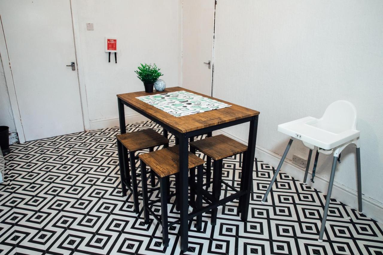 Large 2 Bed Private Central & Near The Beach With Parking! Blackpool