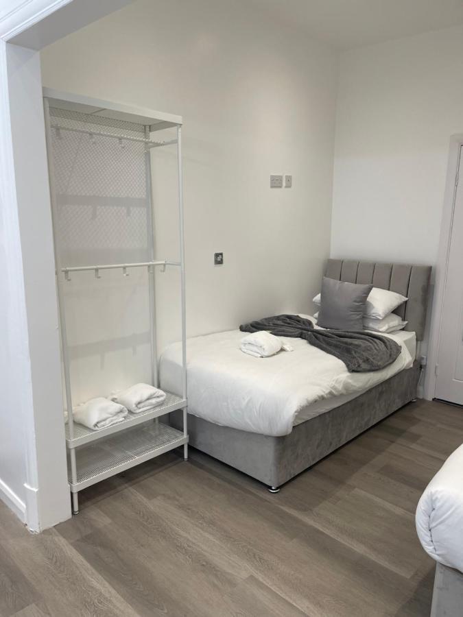 Araan House -families And Couples Only * Blackpool