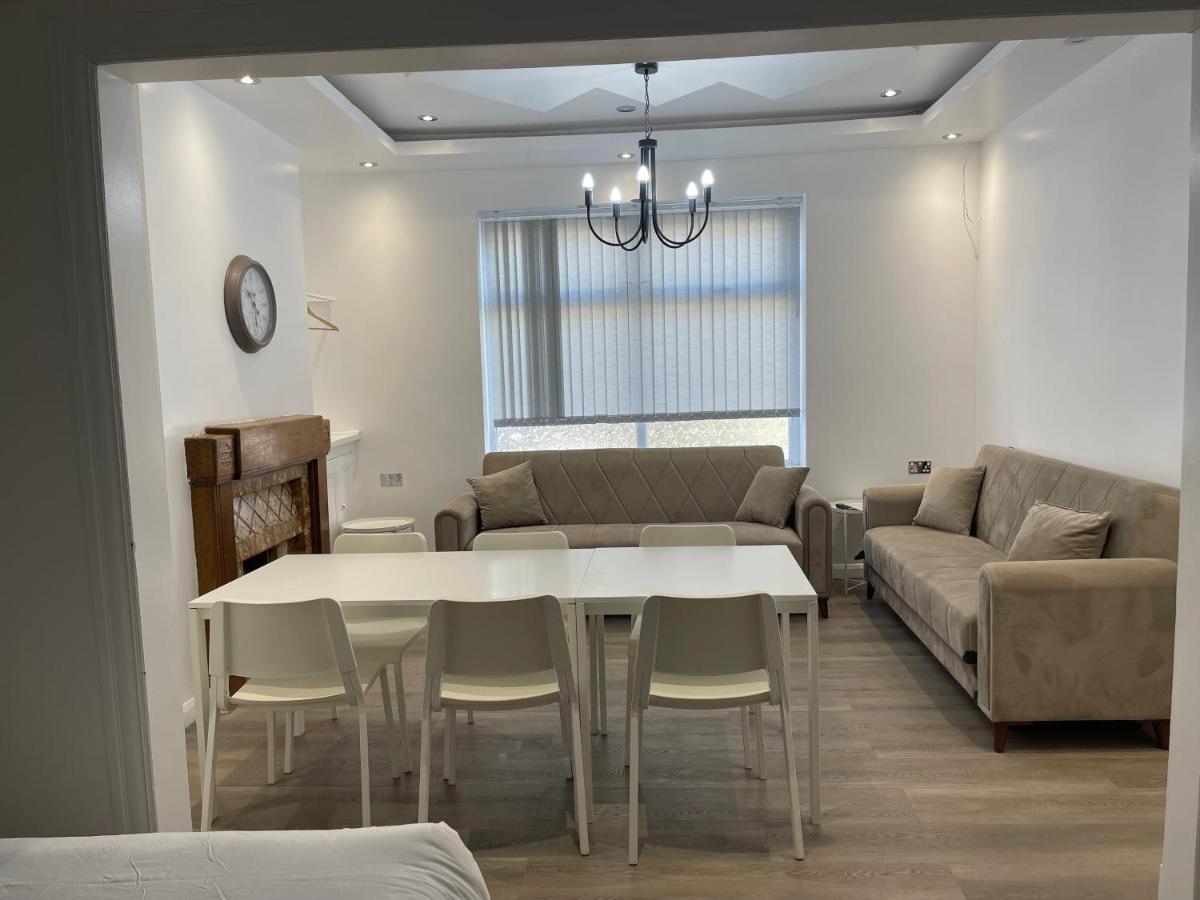 Araan House -families And Couples Only Blackpool