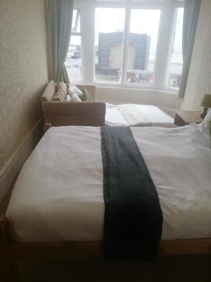 Camelot Seafront Bed & Breakfast *