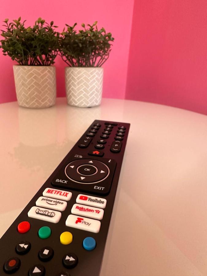 Apartment Rocks Pleasure *