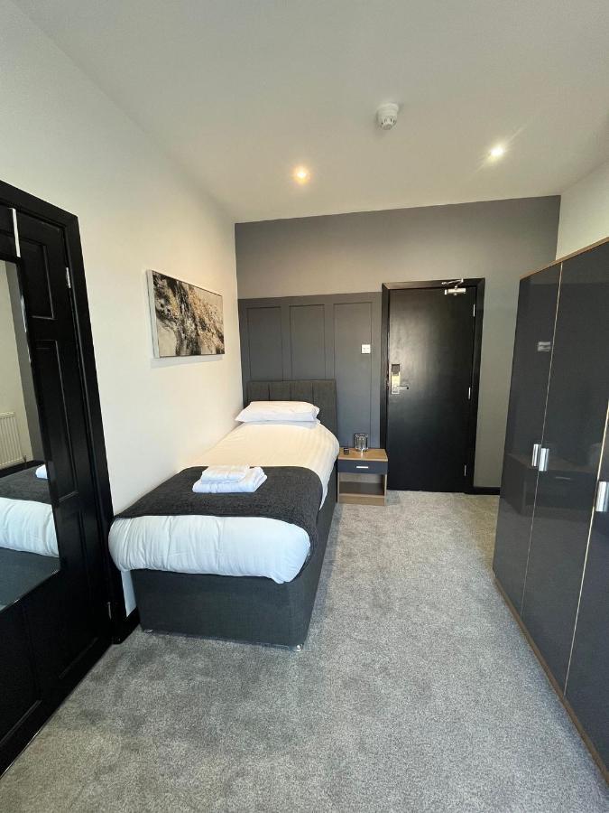 Hotel Woodhouse Fully Refurbished Quiet Family No Stag Or Hens Will Be Refused On Checkin 4*
