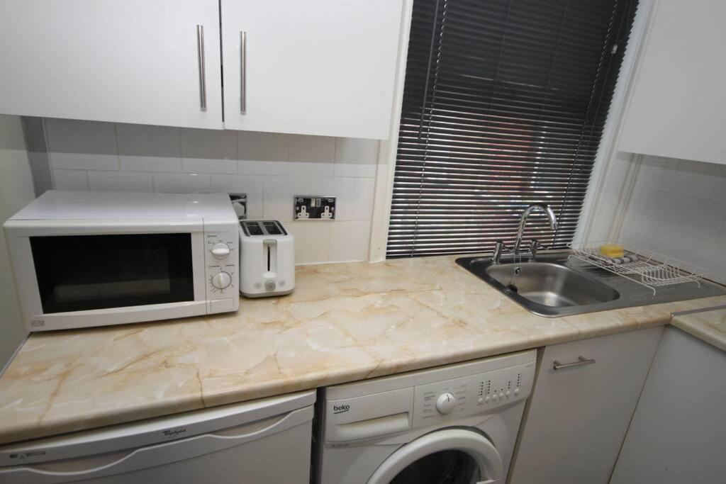 Apartment Barton Beachside - Penthouse Twobedroom Apartment, Double & Twins - & Promenade Location - Over 21's, Family Friendly Only, Id Required, Stairs Access, Free Parking *