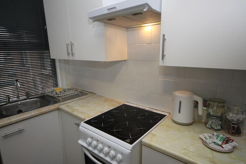 Apartment Barton Beachside - Penthouse Twobedroom Apartment, Double & Twins - & Promenade Location - Over 21's, Family Friendly Only, Id Required, Stairs Access, Free Parking Blackpool