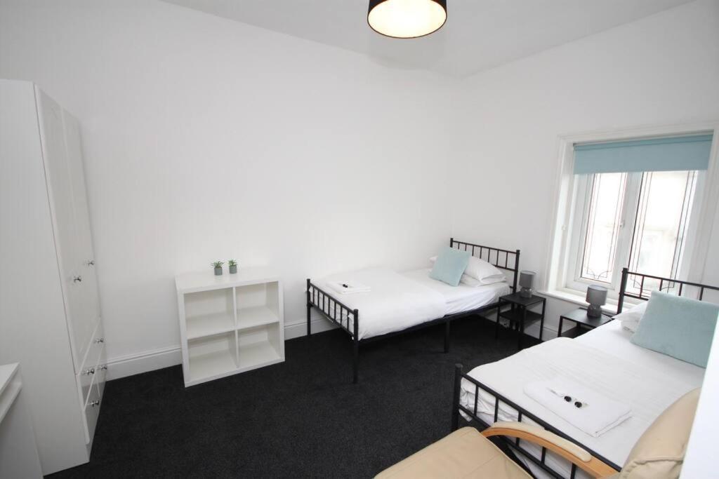 Barton Beachside - Penthouse Twobedroom Apartment, Double & Twins - & Promenade Location - Over 21's, Family Friendly Only, Id Required, Stairs Access, Free Parking Apartment