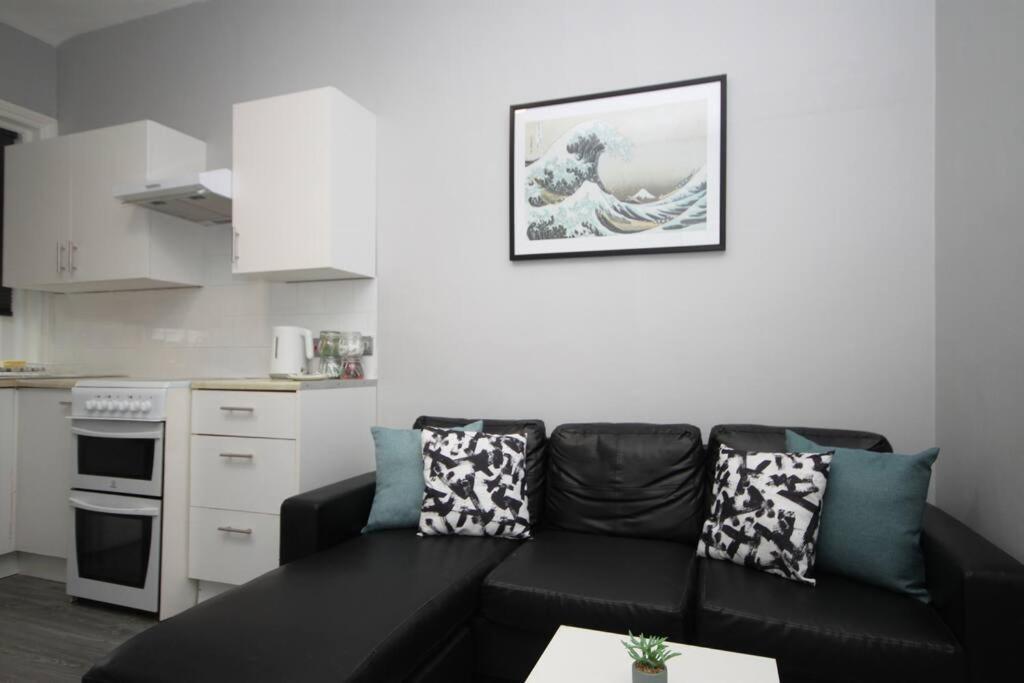 Barton Beachside - Penthouse Twobedroom Apartment, Double & Twins - & Promenade Location - Over 21's, Family Friendly Only, Id Required, Stairs Access, Free Parking Apartment Blackpool