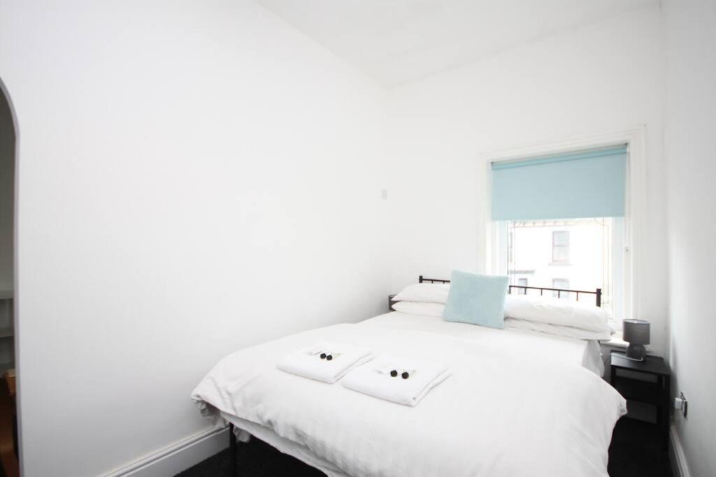 Barton Beachside - Penthouse Twobedroom Apartment, Double & Twins - & Promenade Location - Over 21's, Family Friendly Only, Id Required, Stairs Access, Free Parking Apartment Blackpool