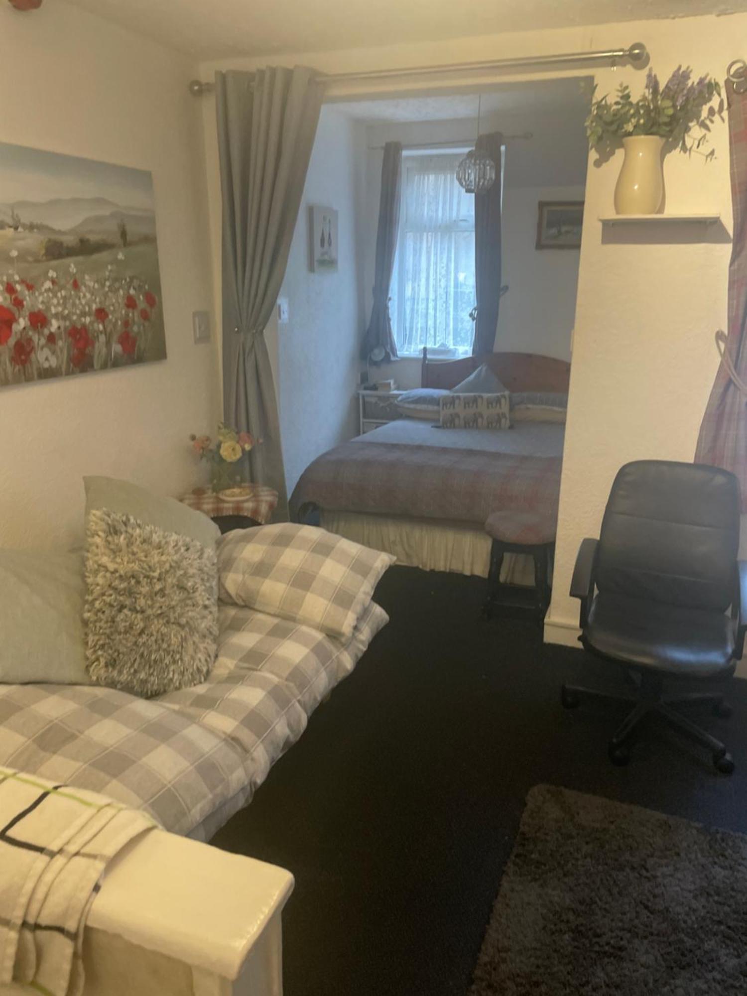 Sarnia Flats 2* Blackpool