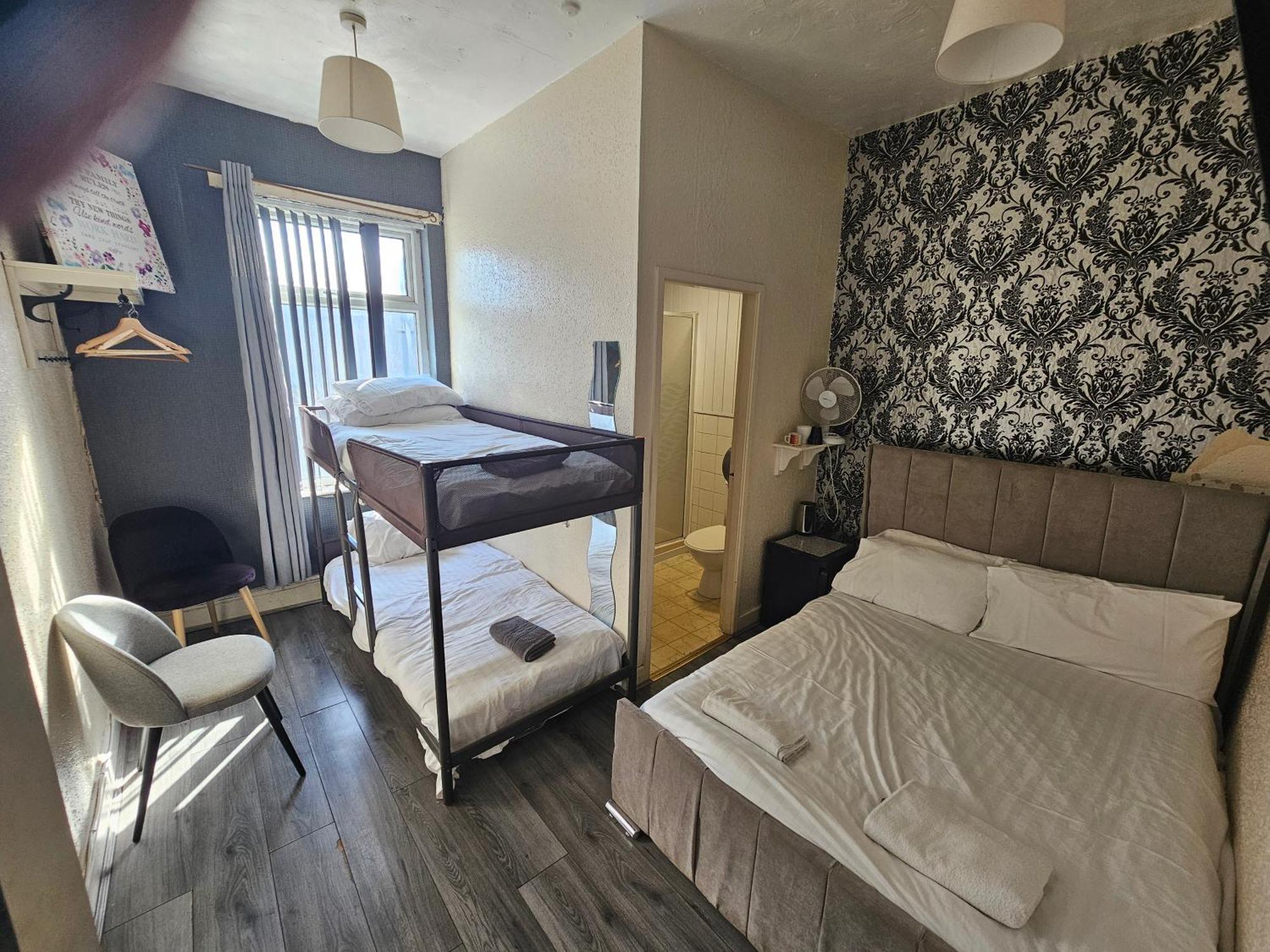 Tamarind Cove & Barrons 4* Blackpool