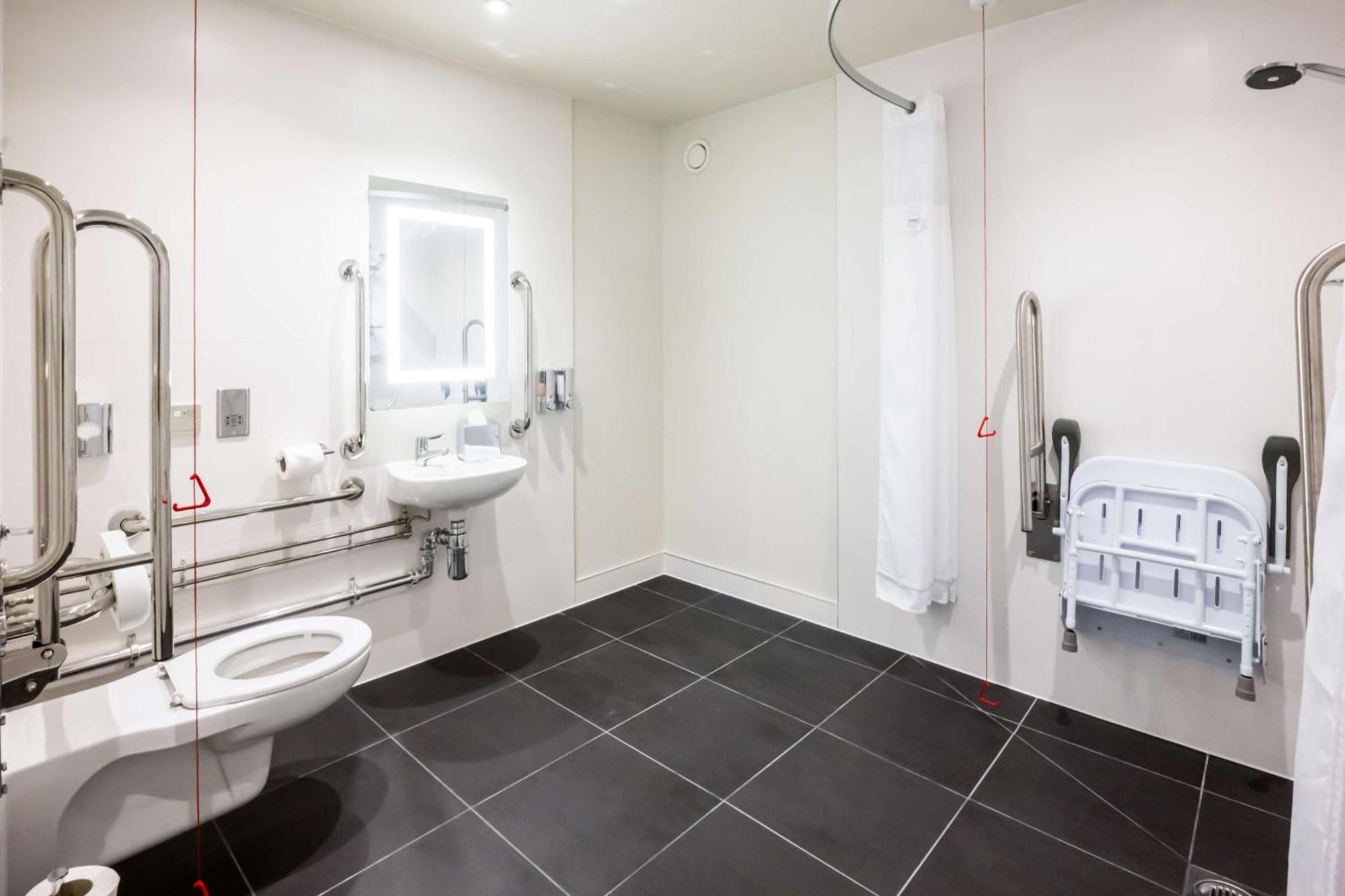 Hampton By Hilton 3*