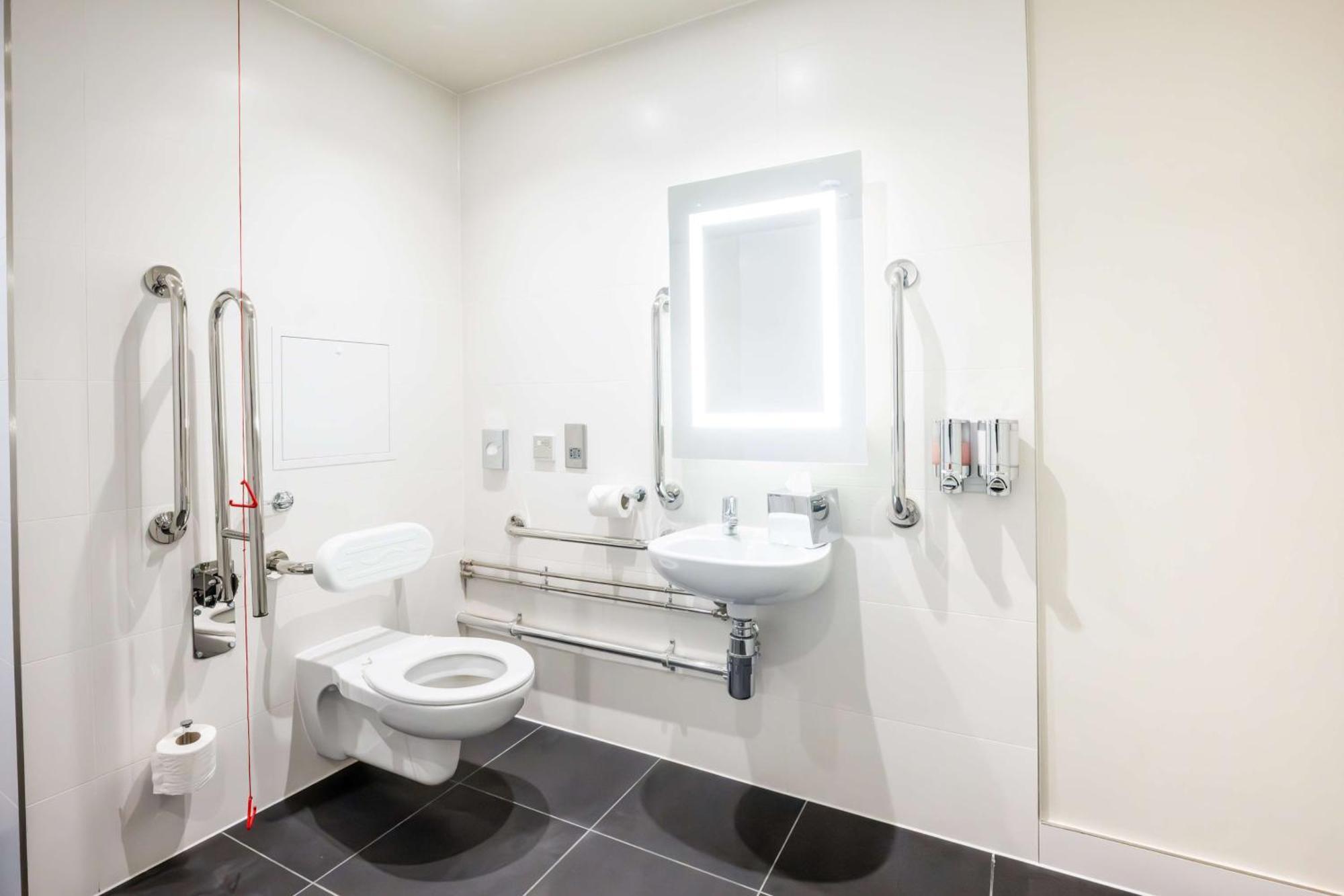 Hotel Hampton By Hilton 3*