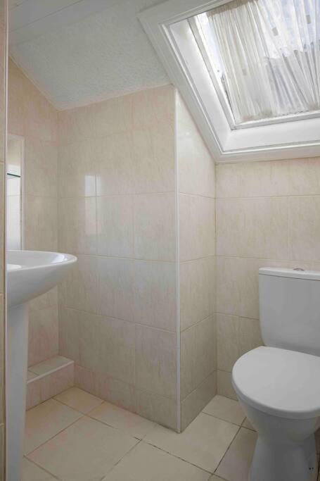 Apartment Beautiful 5 - Free Parking & Long Stays *