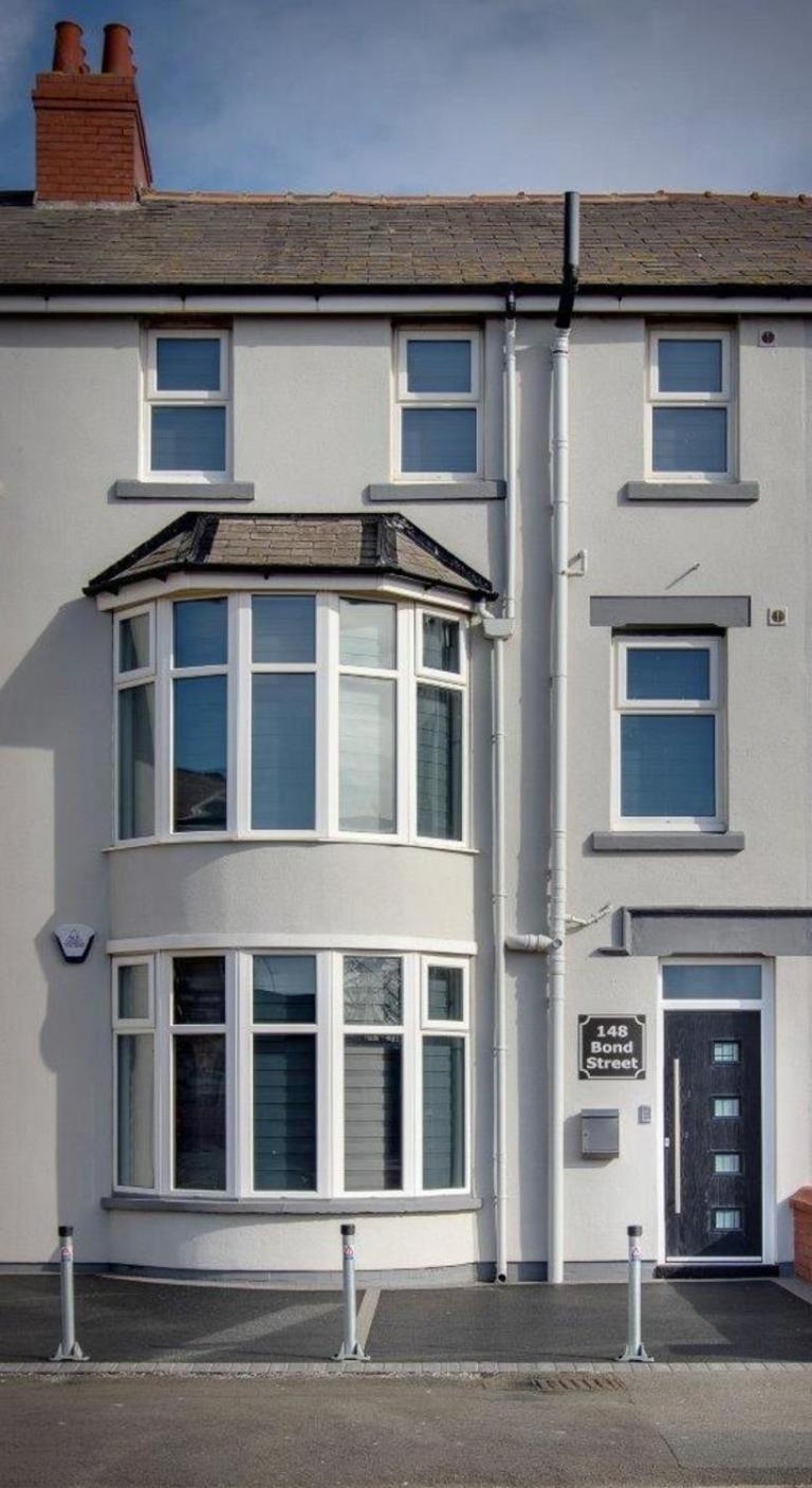 New Luxury 1 Free Parking Special Deals Apartment *