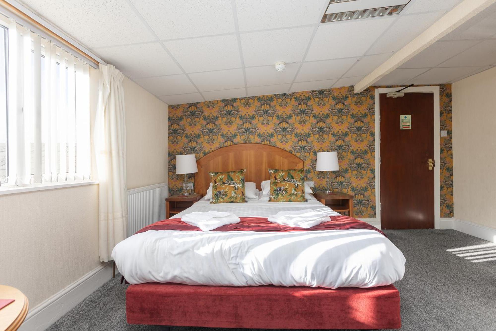 Adelaide - Town Centre - Opposite Winter Gardens Hotel *