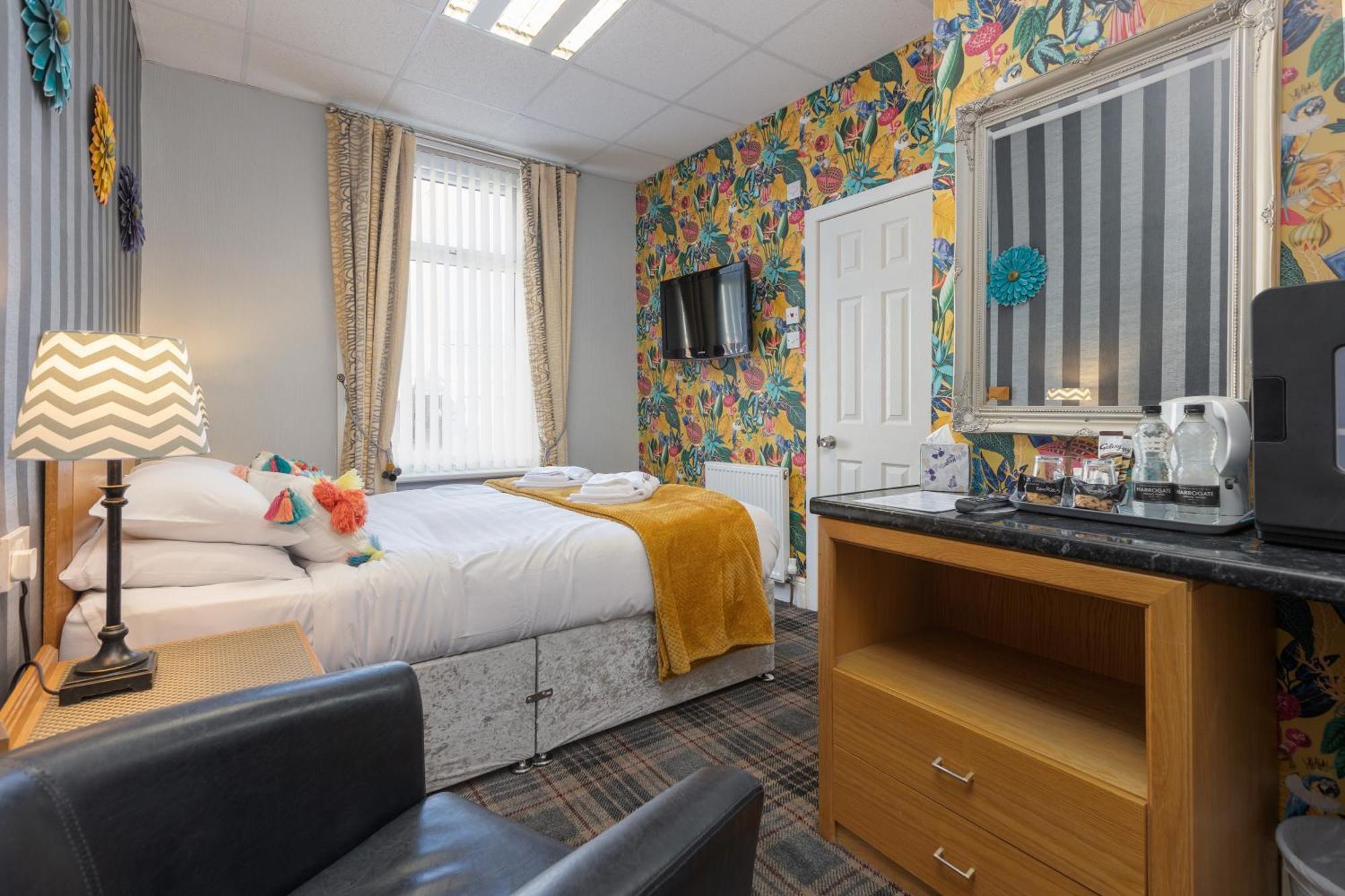 Hotel Adelaide - Town Centre - Opposite Winter Gardens