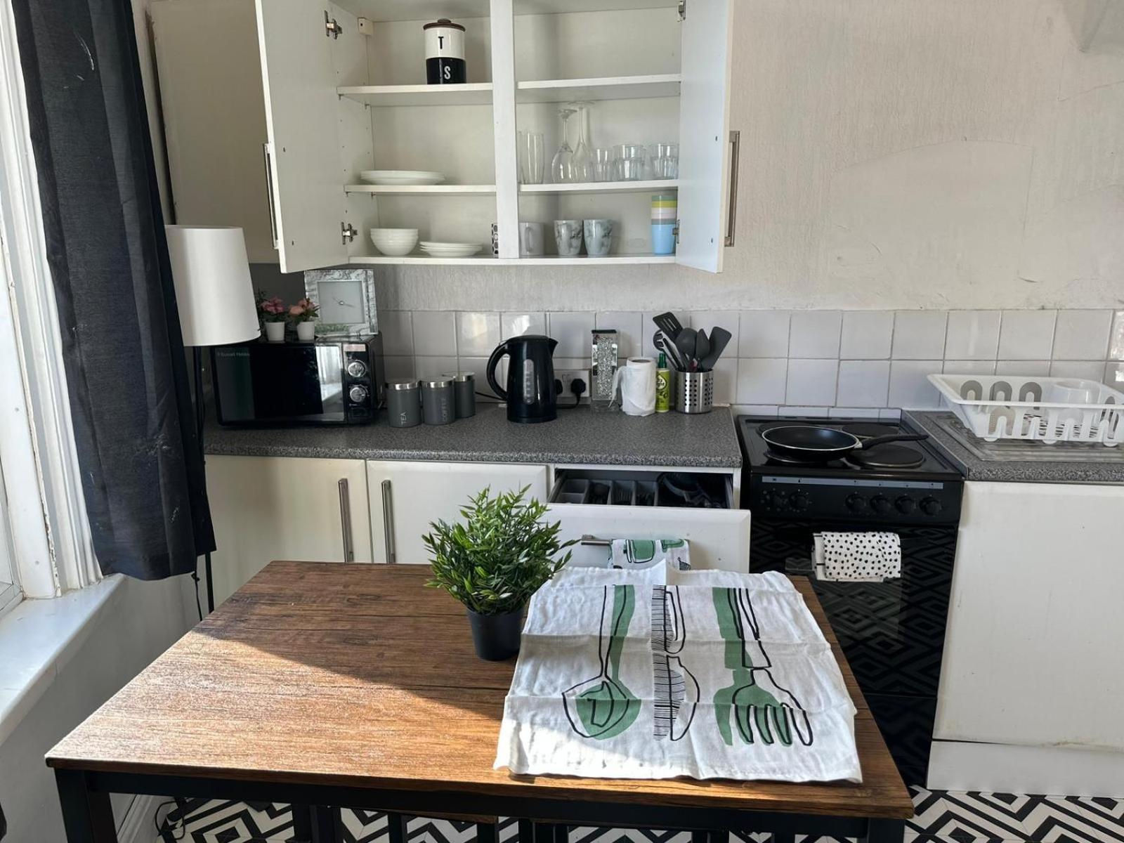 Large 2 Bed Private Central & Near The Beach With Parking! *
