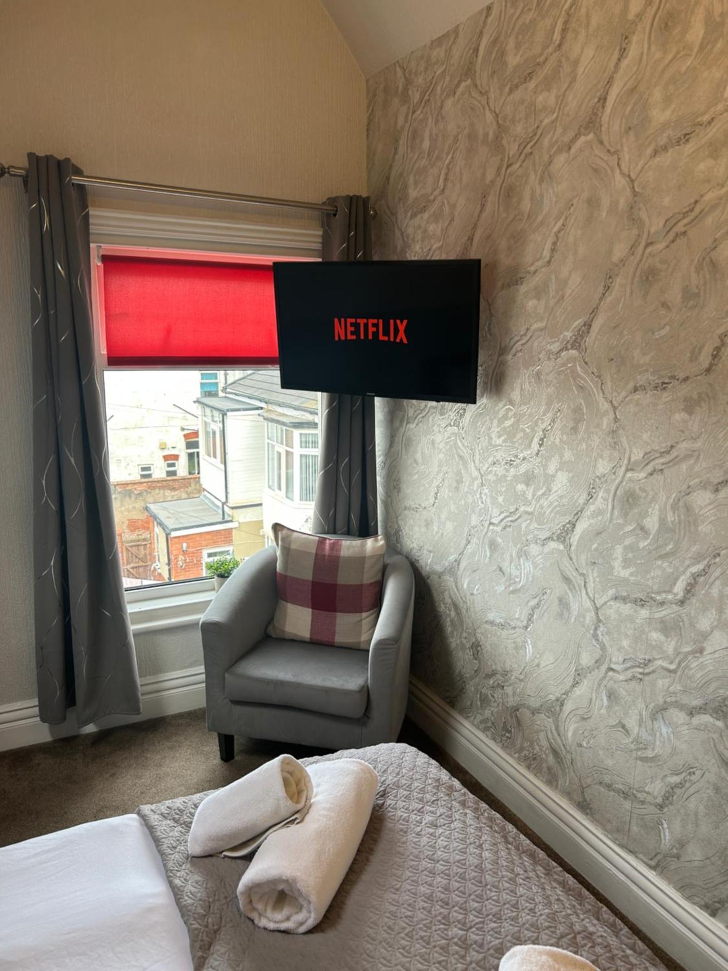 North Crest Bed & Breakfast Blackpool