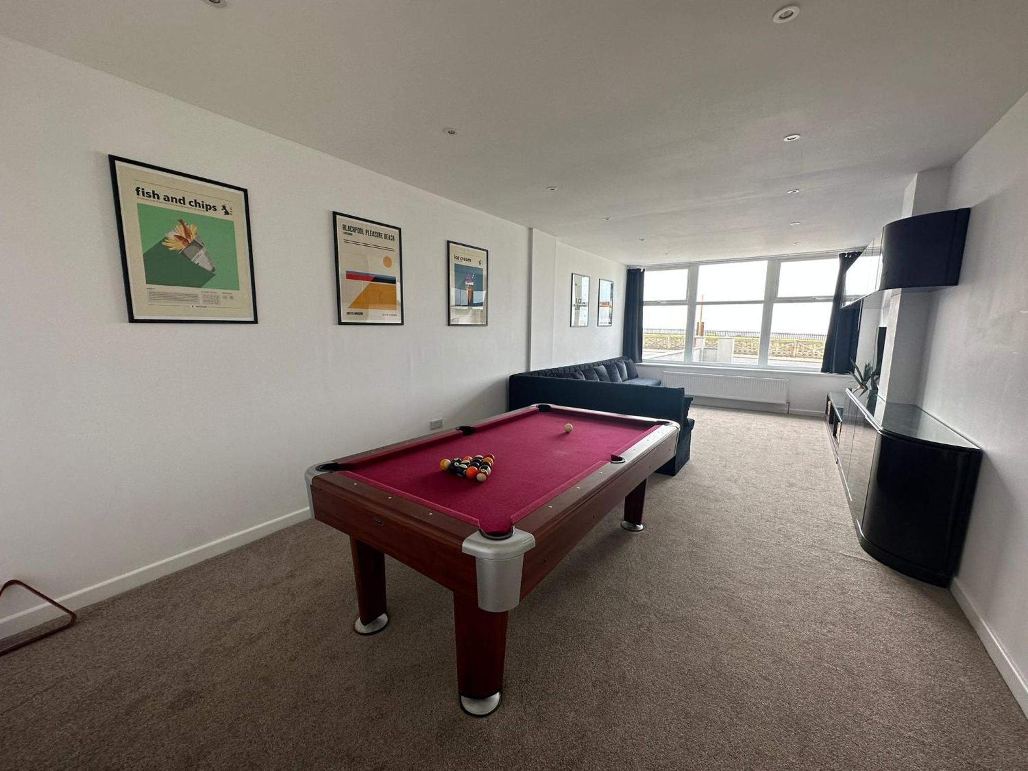 Queens 1 Apartment *