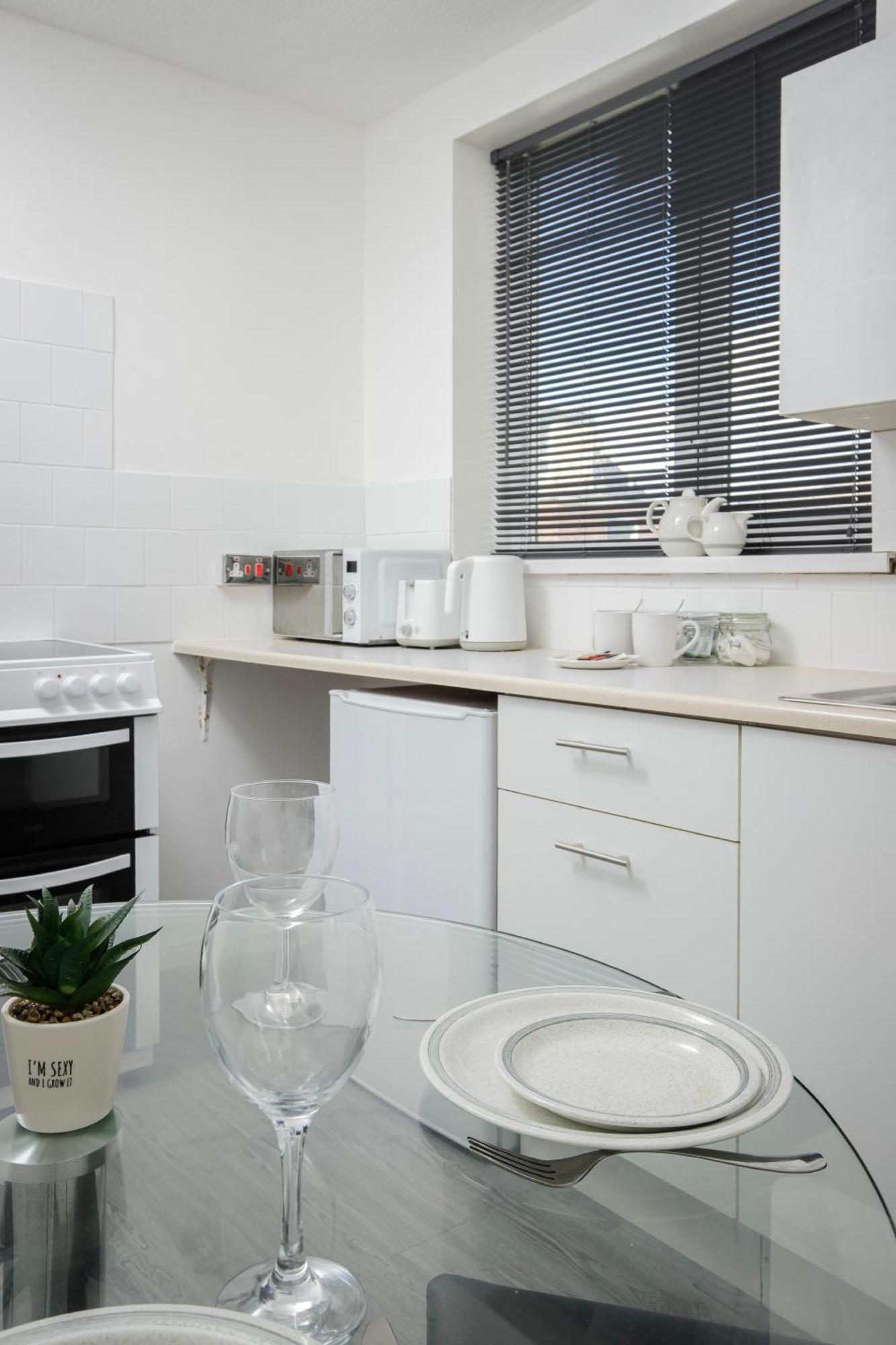 Barton Beachside - Comfort Onebedroom Apartment, Double & Sofabed - & Promenade Location - Over 21's, Family Friendly Only, Id Required, Stairs Access, Free Parking
