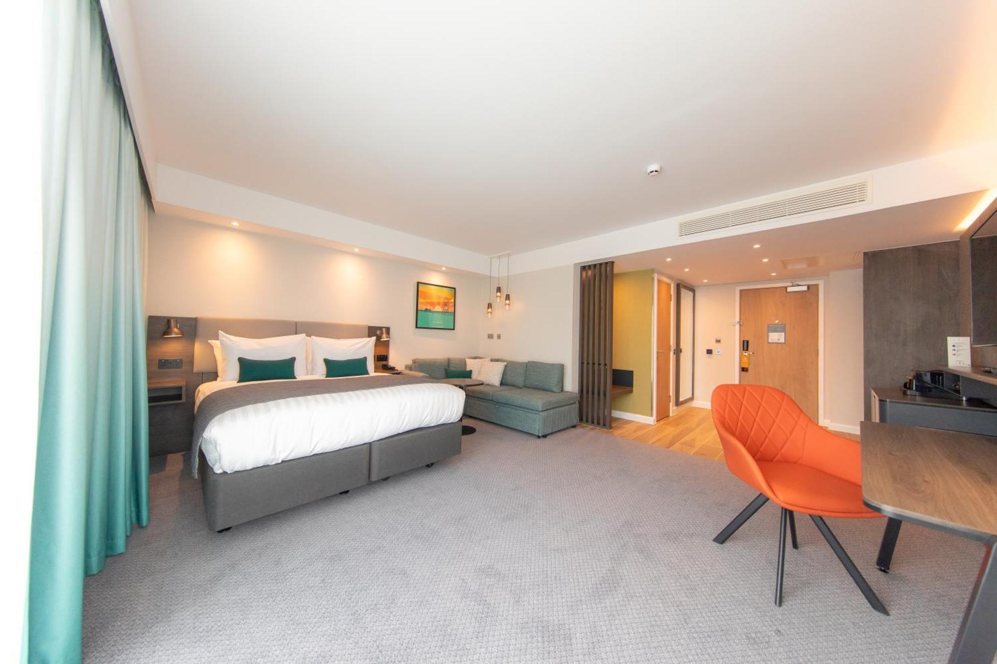 Hotel By Ihg