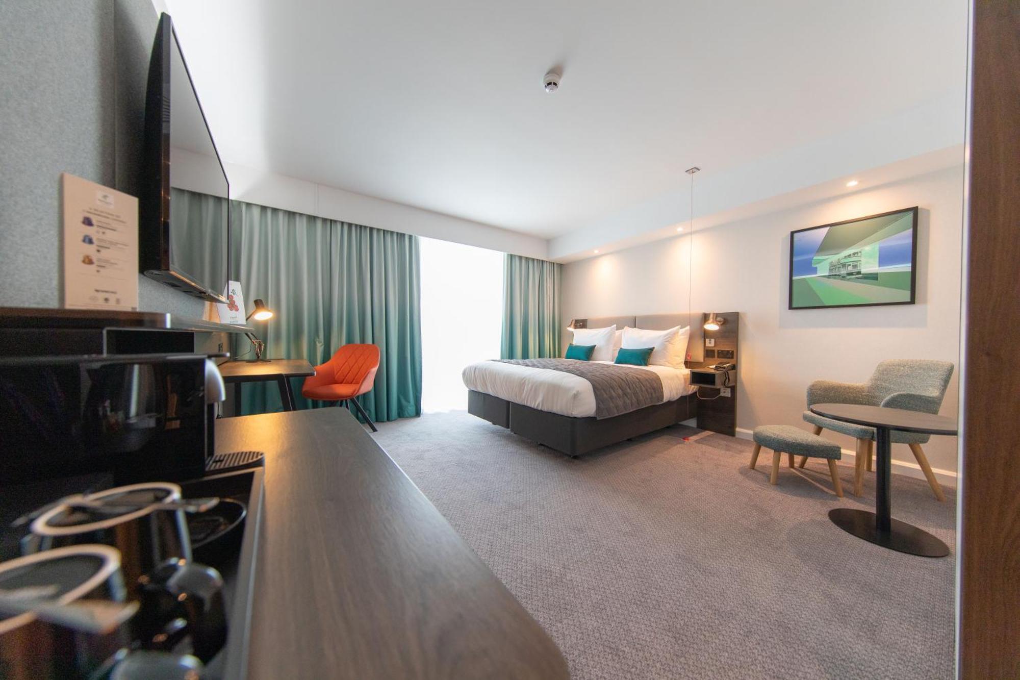 Hotel By Ihg 4*