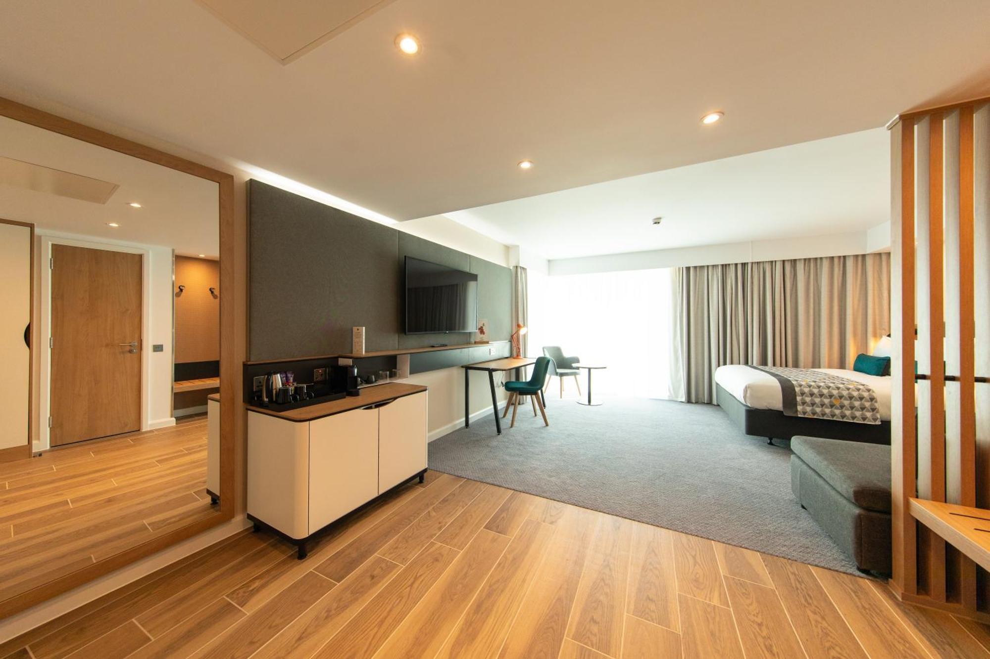Hotel By Ihg