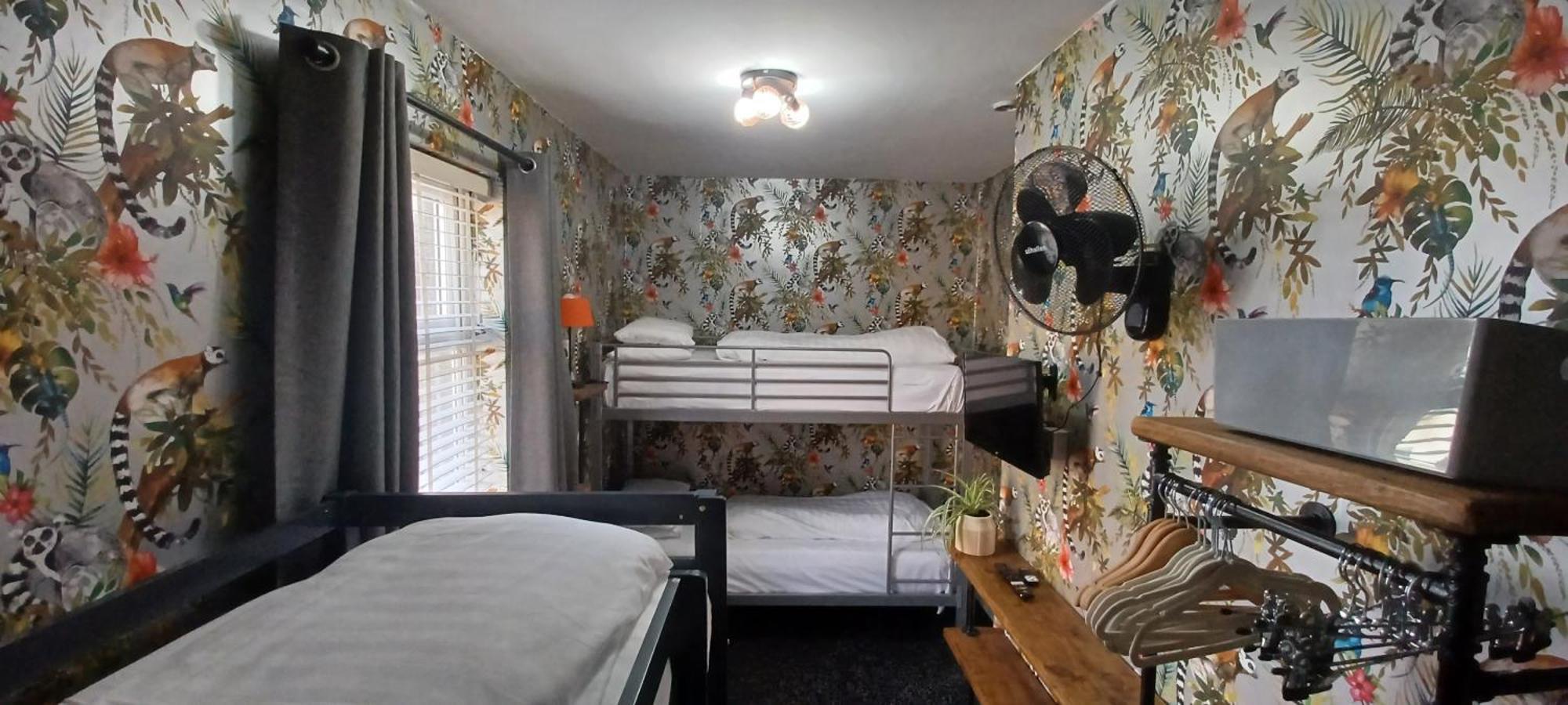 Vinnie's Family Hotel 2*