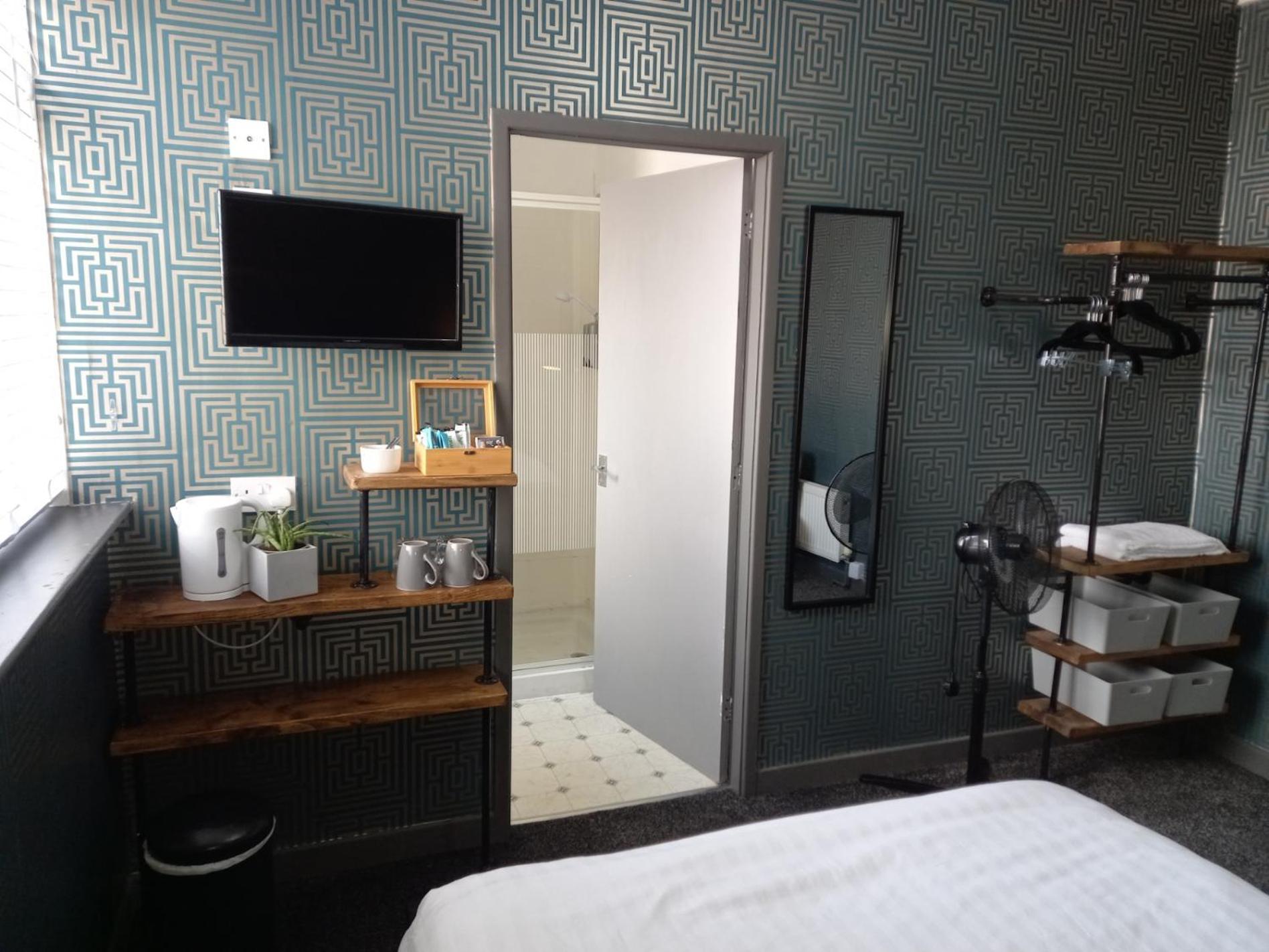 Vinnie's Family Hotel 2*