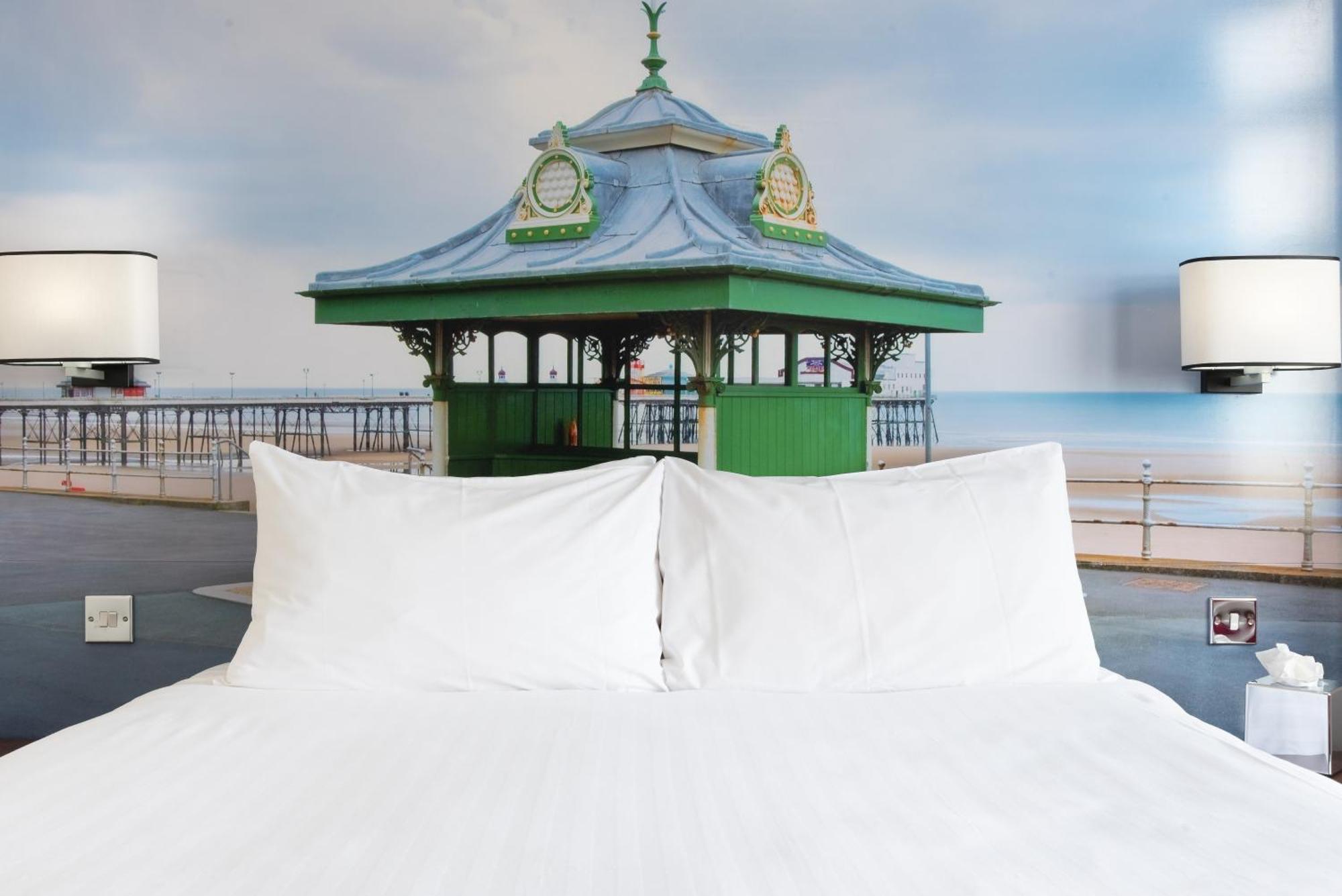 Western Carlton 3* Blackpool