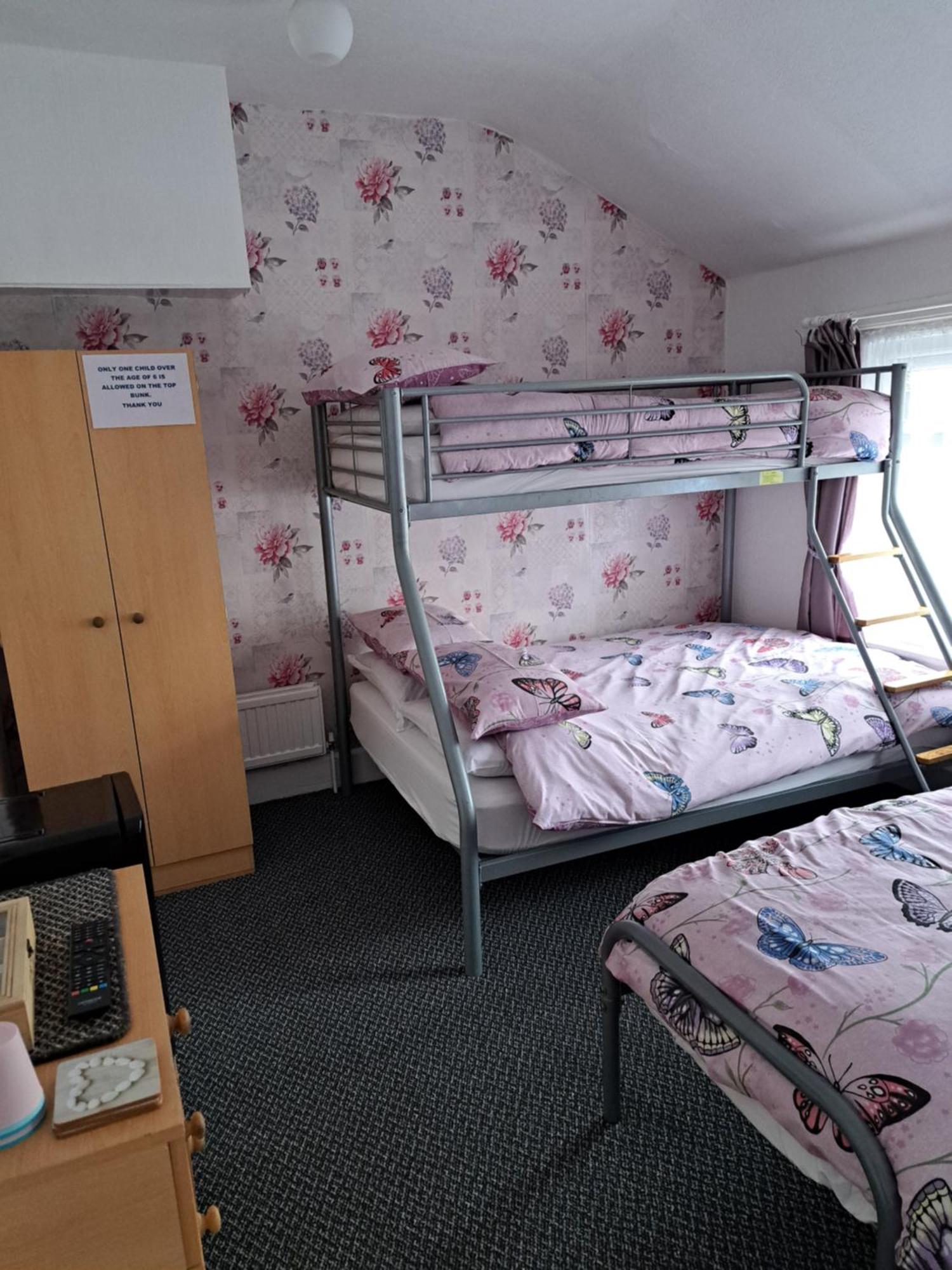 Montgomery 3* Blackpool