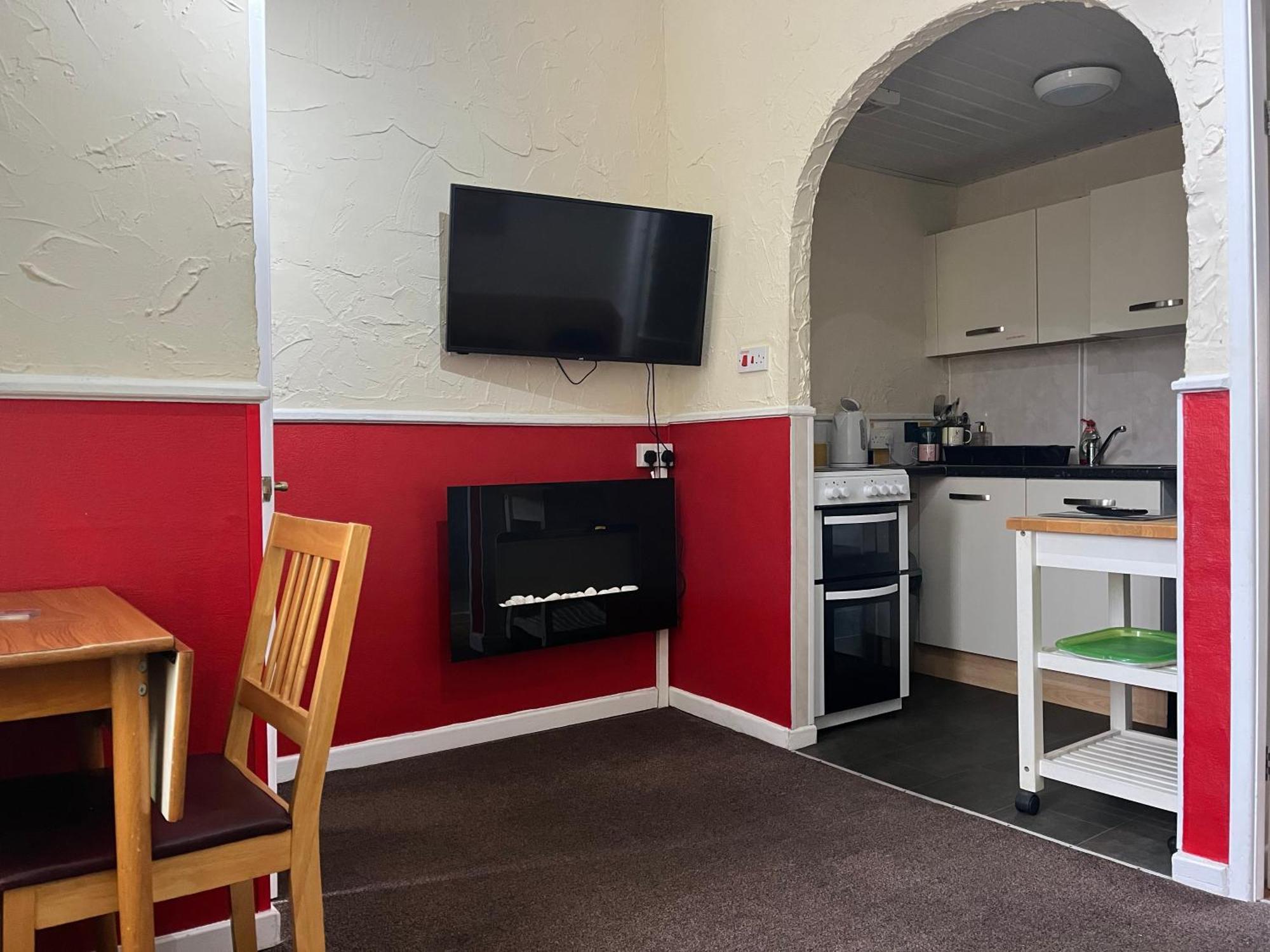 Lindisfarne - Families & Couples Only Apartment
