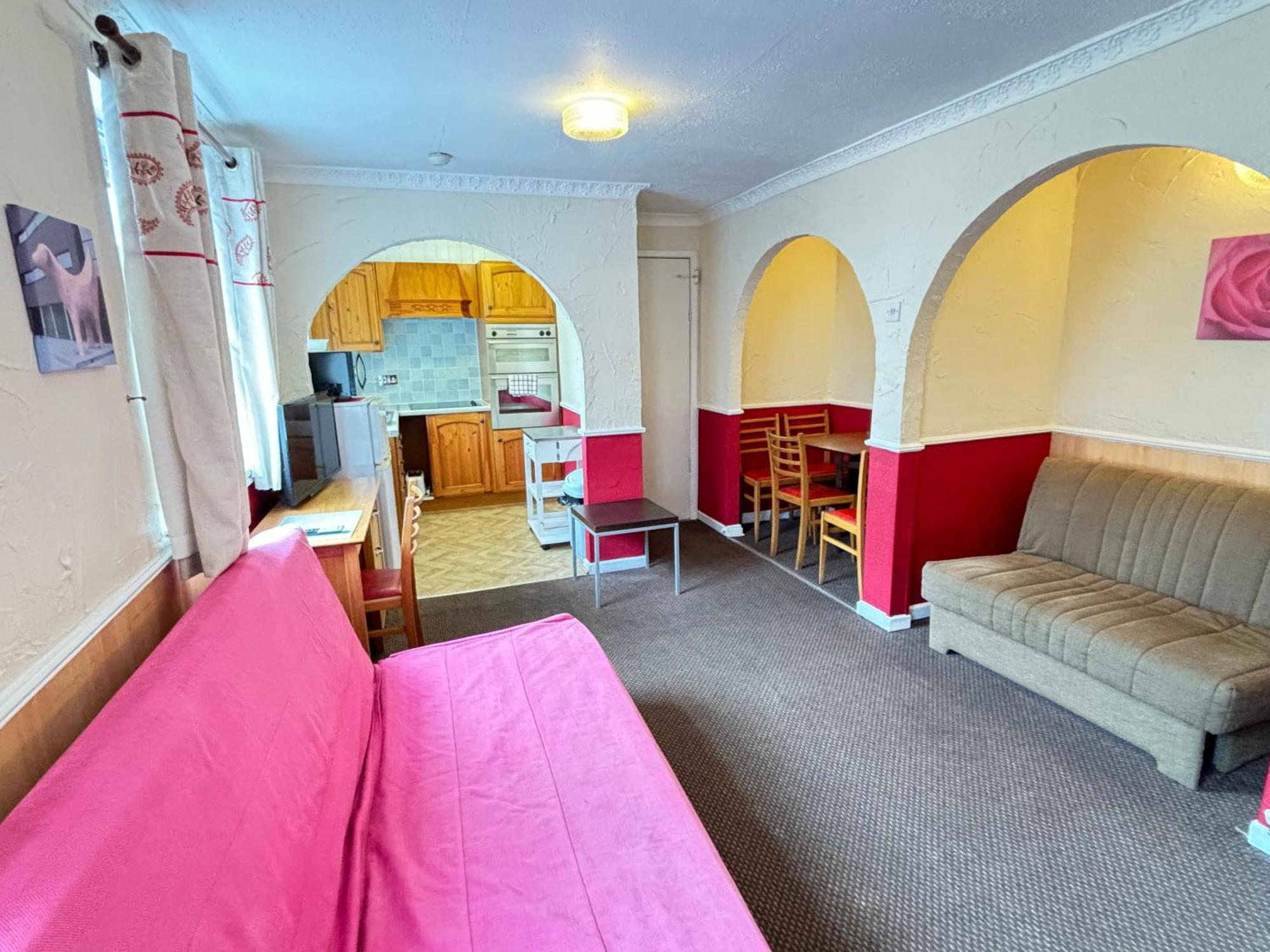 Lindisfarne - Families & Couples Only Apartment *