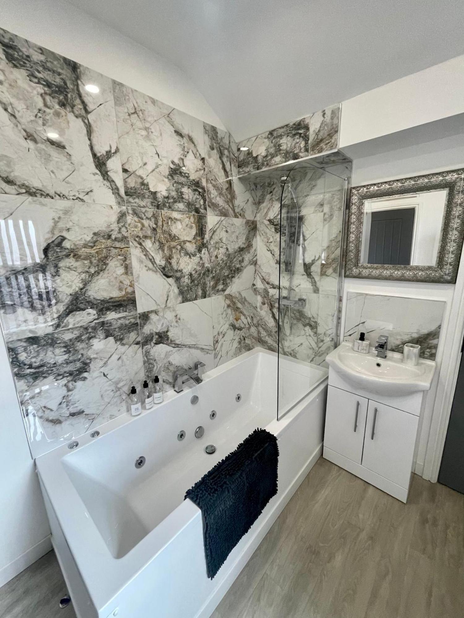 Apartment Osborne Luxury Hot Tub And Jacuzzi