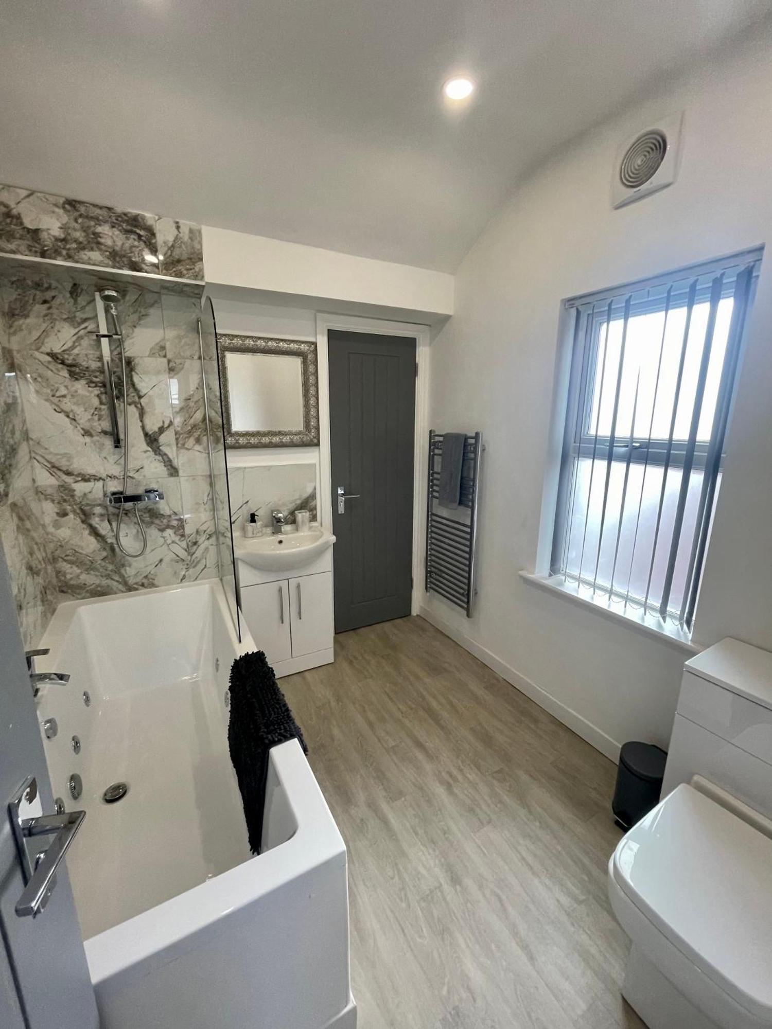 Osborne Luxury Hot Tub And Jacuzzi * Blackpool