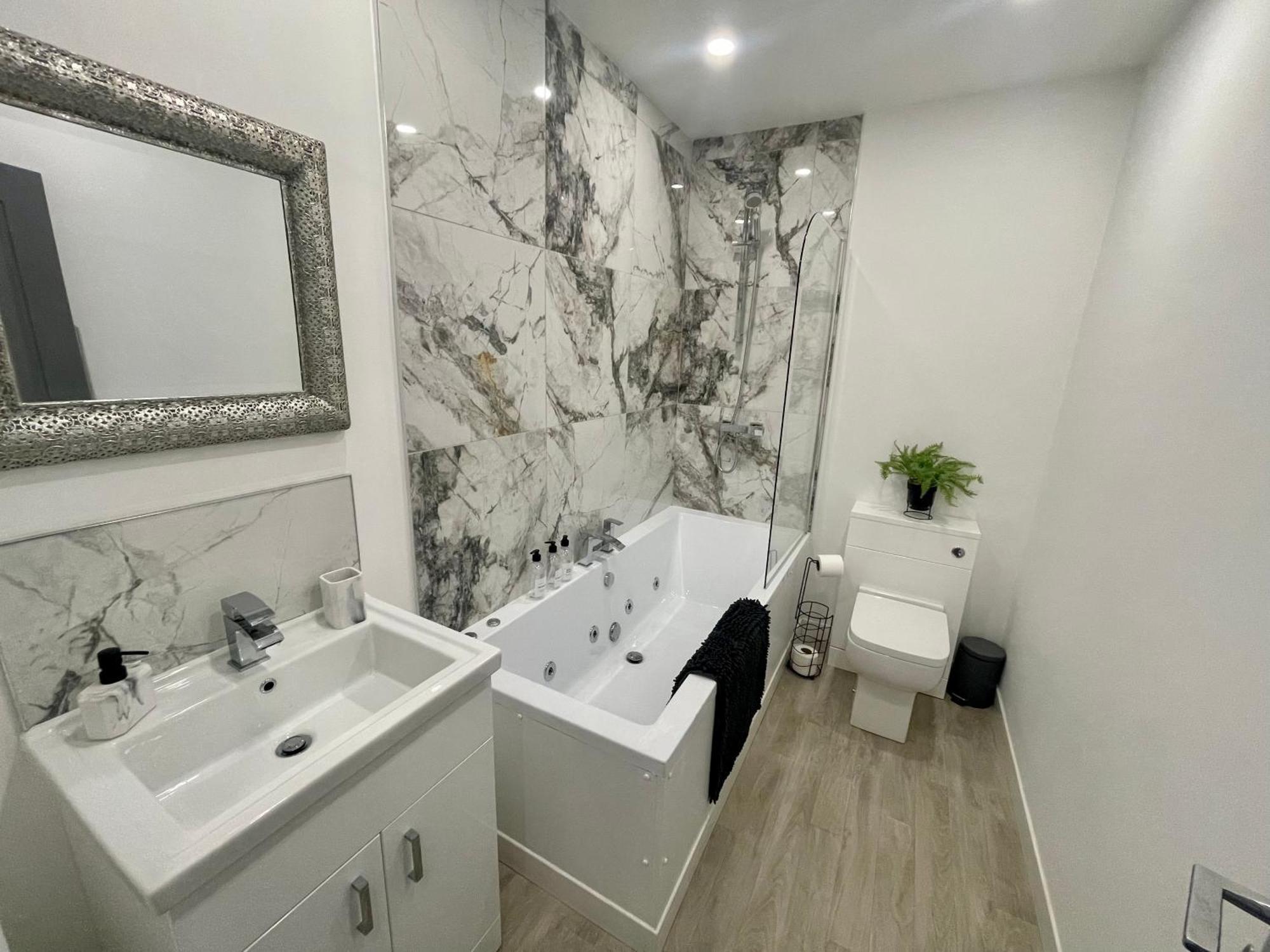 Osborne Luxury Hot Tub And Jacuzzi Apartment