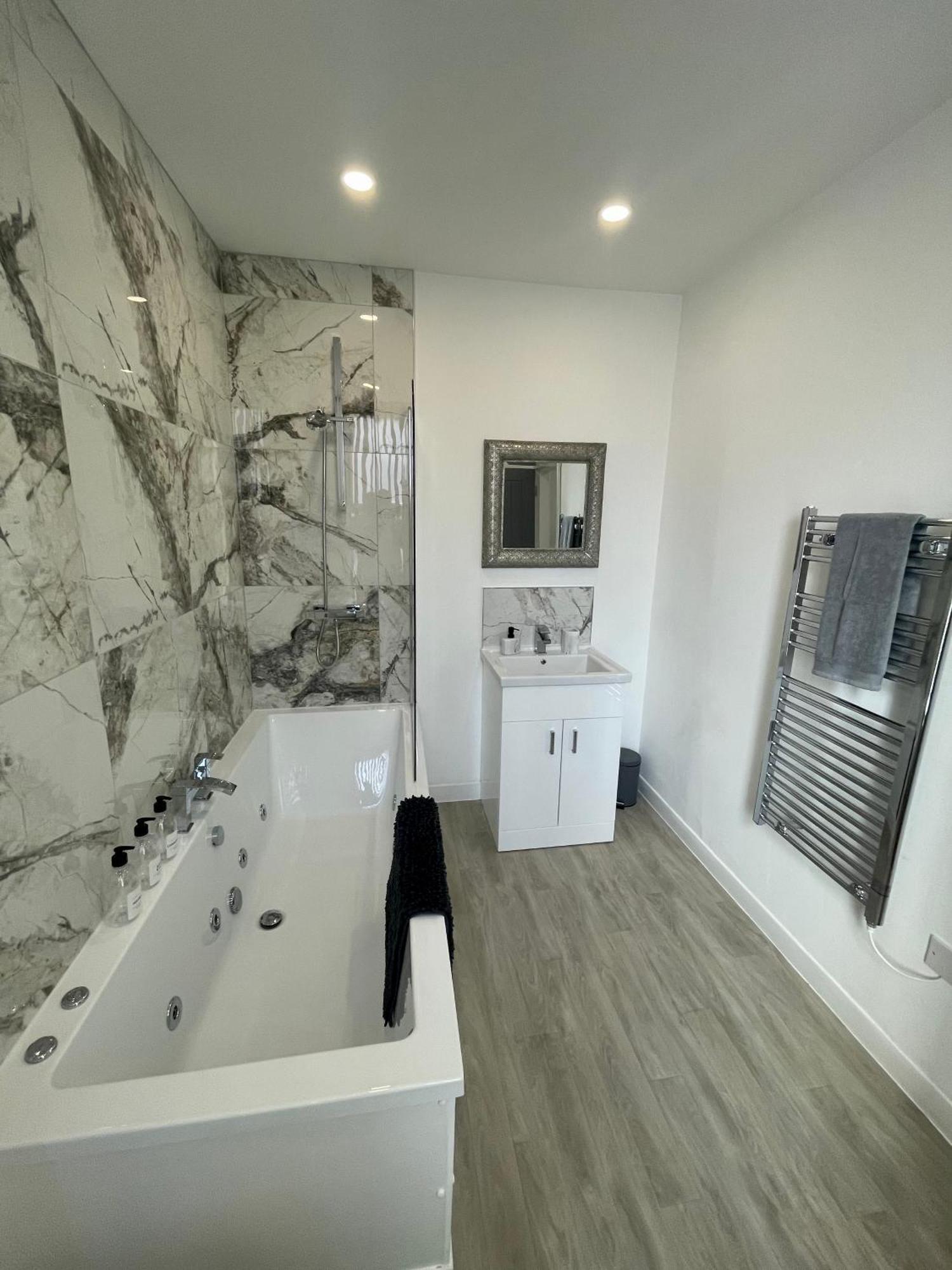 Osborne Luxury Hot Tub And Jacuzzi Apartment Blackpool