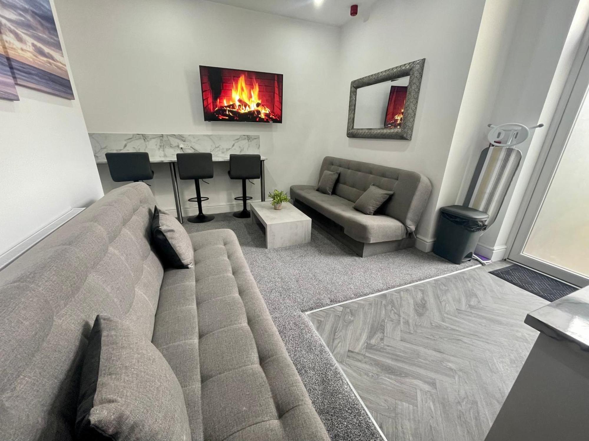 Osborne Luxury Hot Tub And Jacuzzi *