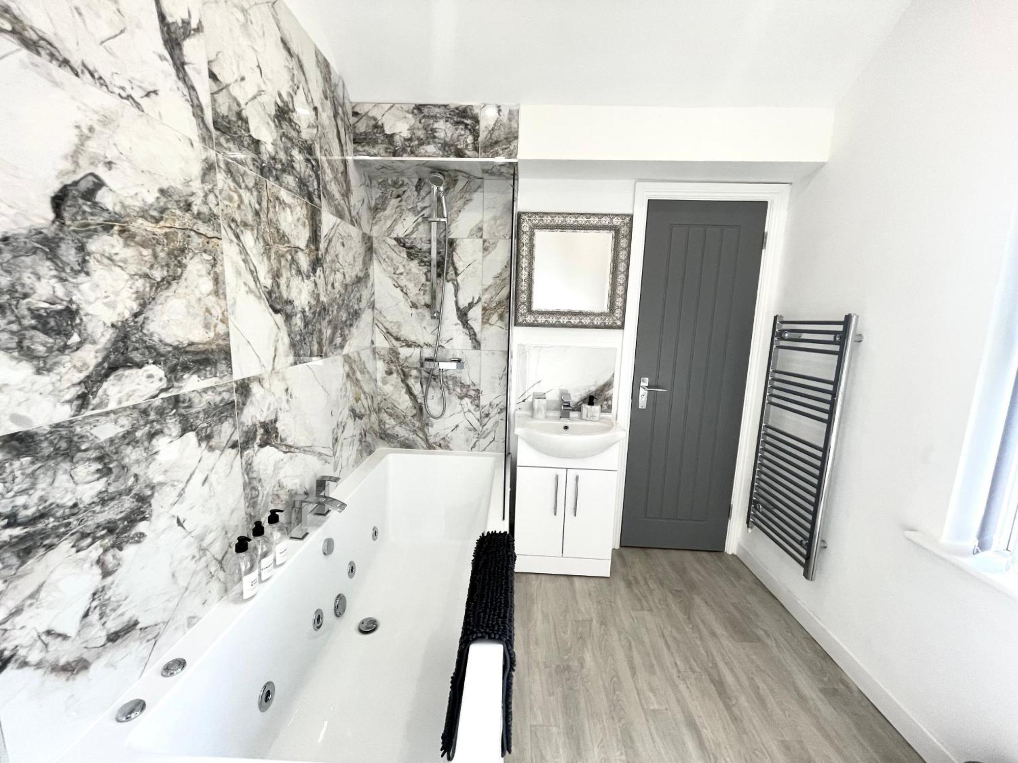 Osborne Luxury Hot Tub And Jacuzzi