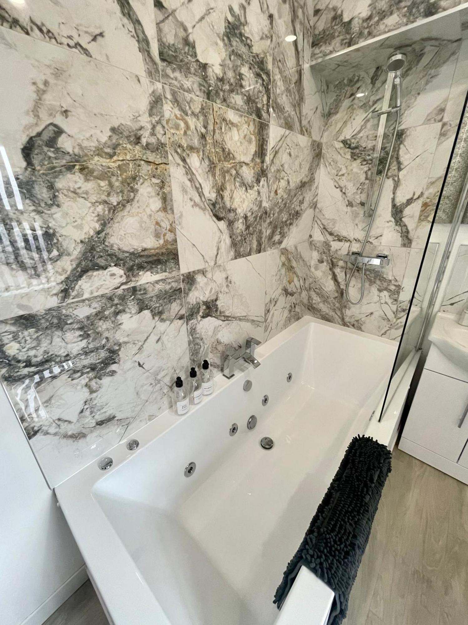Osborne Luxury Hot Tub And Jacuzzi * Blackpool
