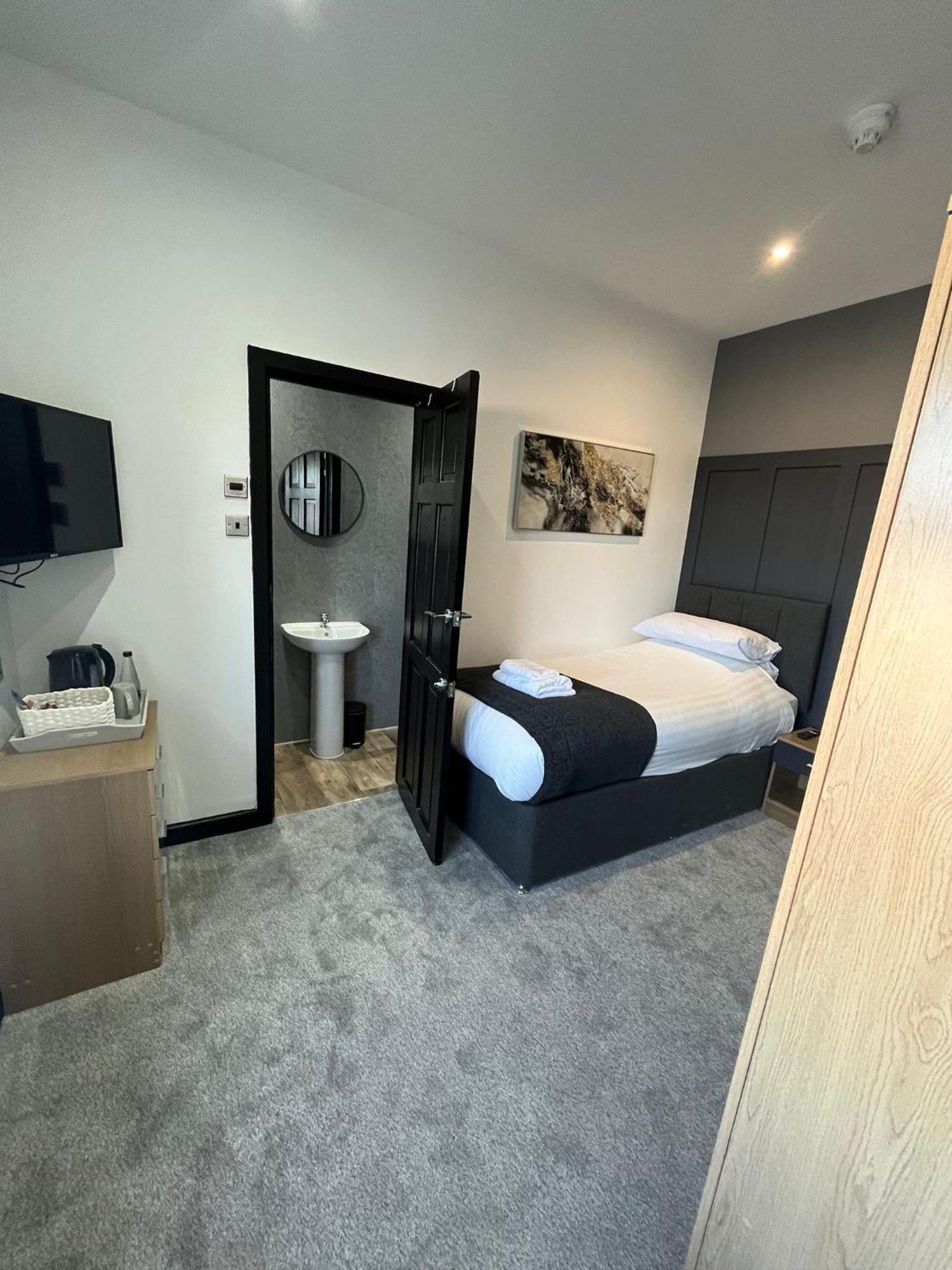 Hotel Woodhouse Fully Refurbished Quiet Family No Stag Or Hens Will Be Refused On Checkin